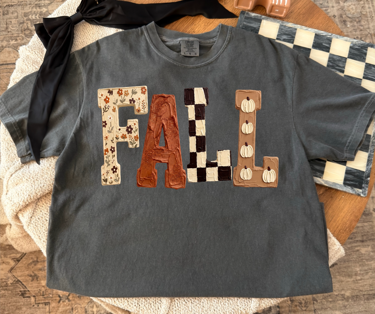 Fall graphic tee in Pepper