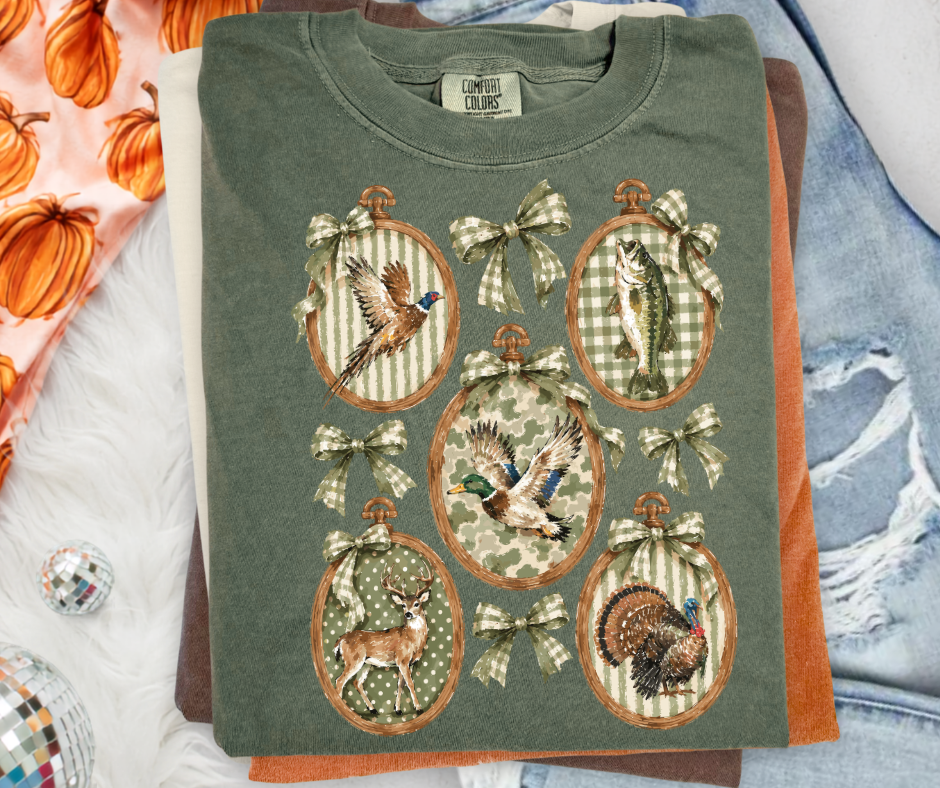 Hunting Ornaments graphic tee in Moss