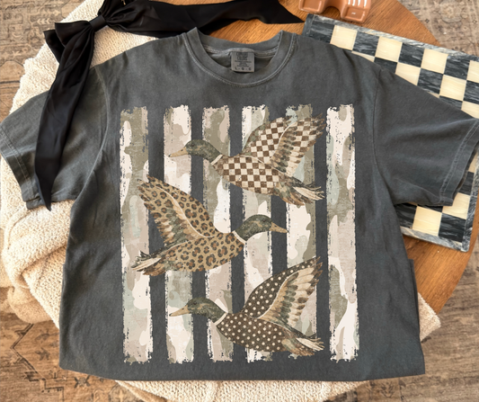 Patchwork Ducks graphic tee in Pepper