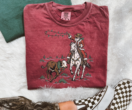 Ropin' Santa western Christmas graphic tee in Brick